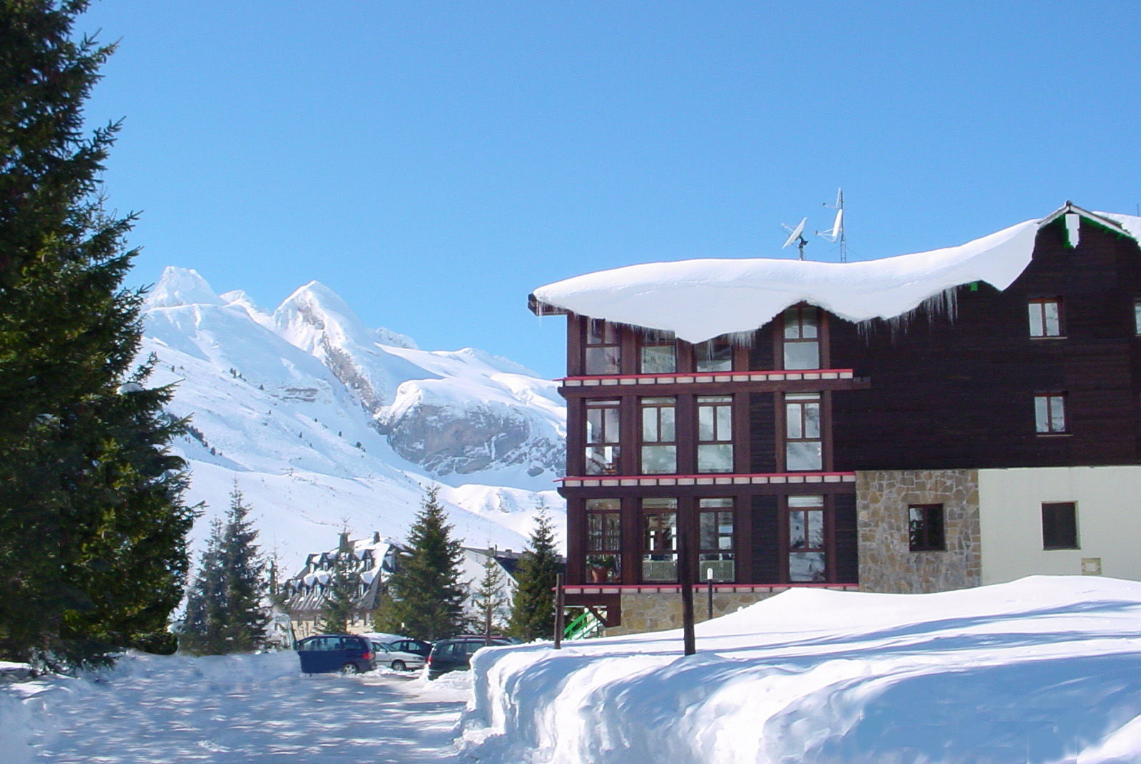 Snoe Hotel Candanchu Exterior photo