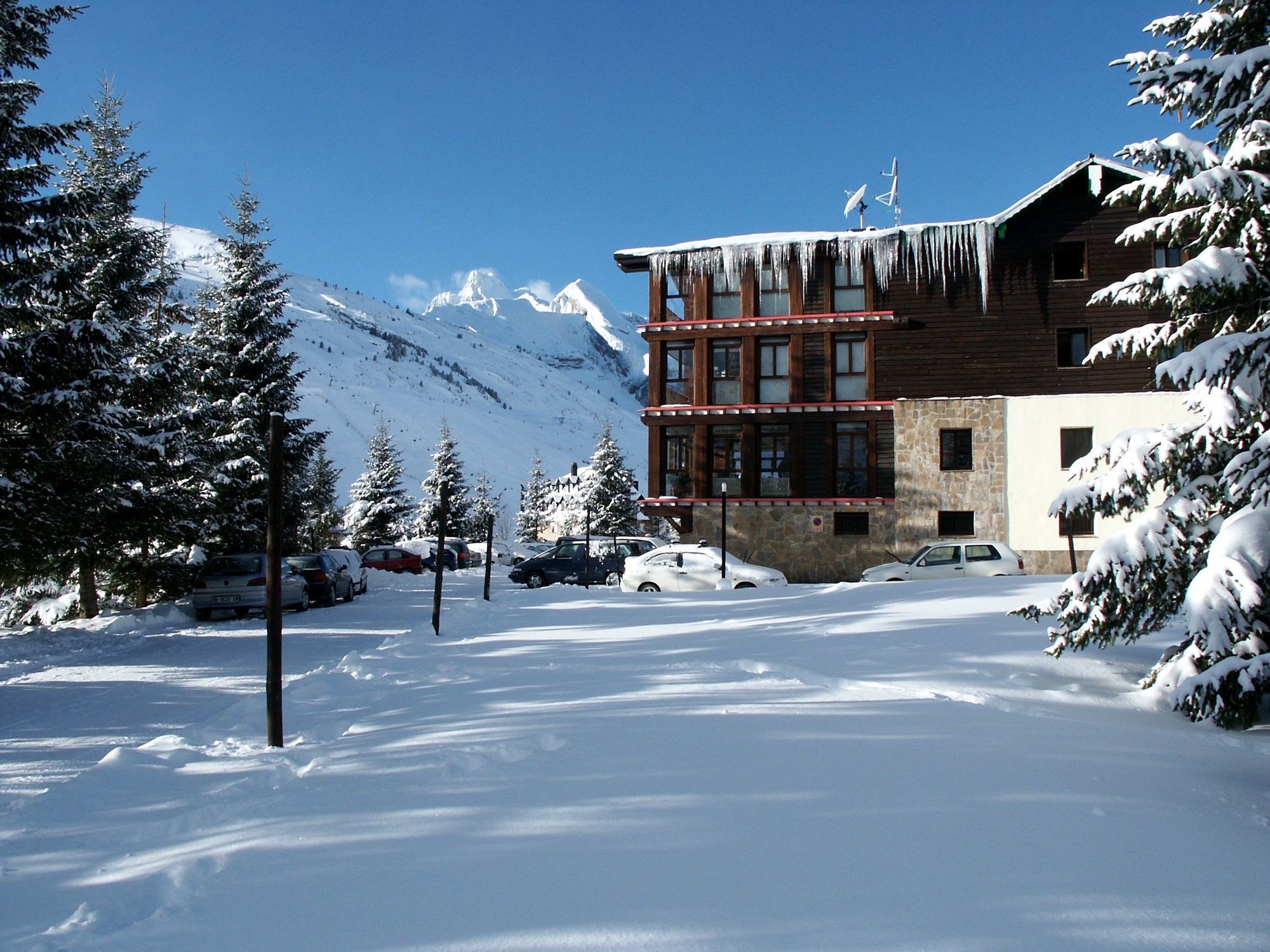 Snoe Hotel Candanchu Exterior photo